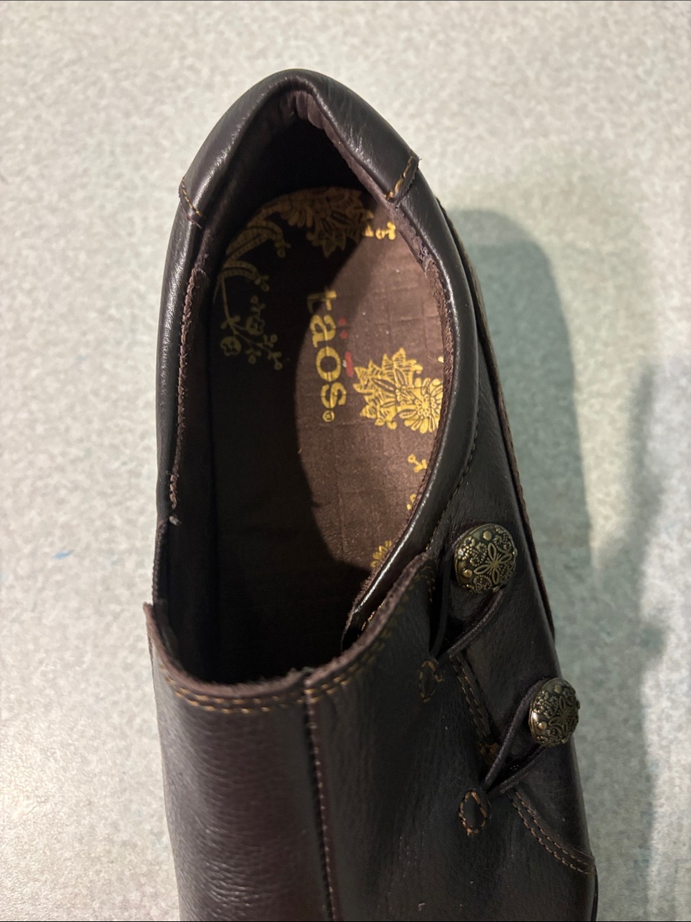 Taos Encore Womens Brown Leather Slip-On Loafers with Button Accents - Picture 4 of 5